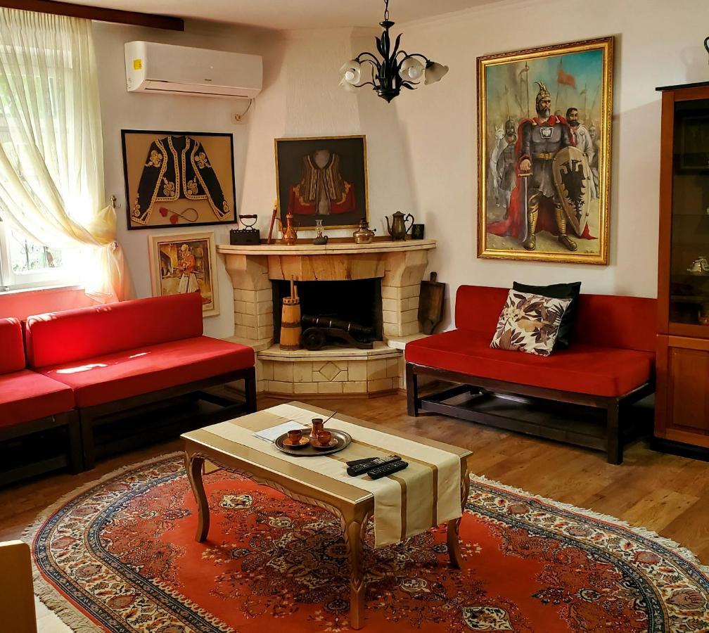 Unique Traditional House, Hosted By J&G Tirana Exterior foto