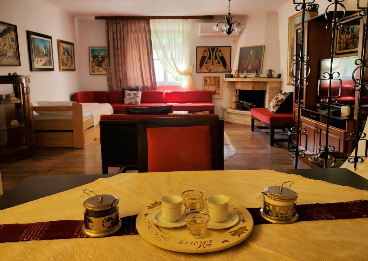 Unique Traditional House, Hosted By J&G Tirana Exterior foto