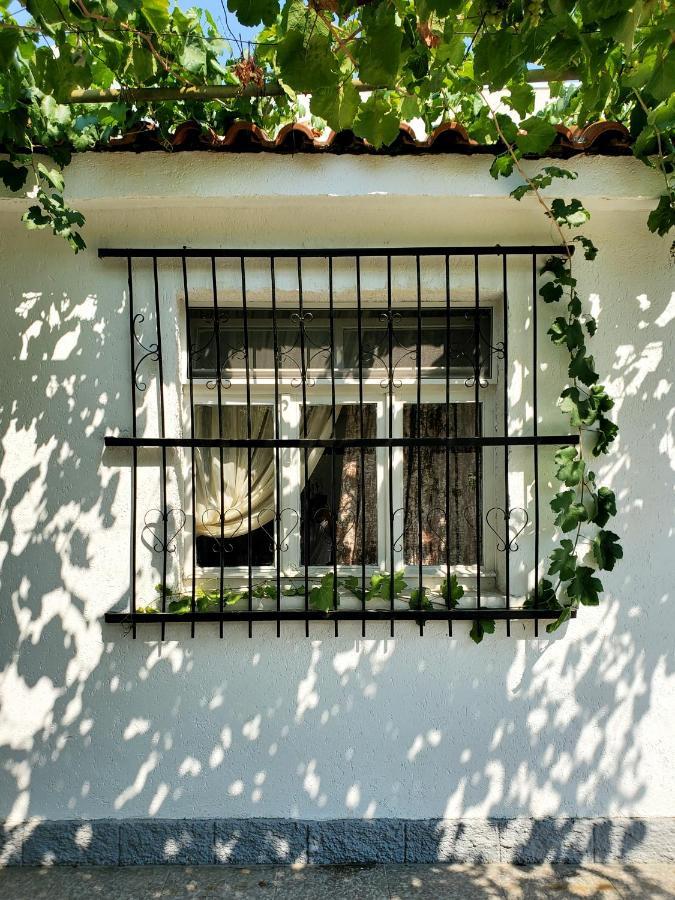Unique Traditional House, Hosted By J&G Tirana Exterior foto