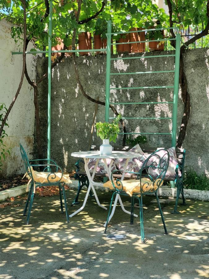 Unique Traditional House, Hosted By J&G Tirana Exterior foto